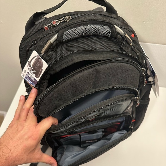 SwissGear - "NWT" Synergy Backpack for 16" Laptop Black and Gray MBS Logo - Picture 5 of 15